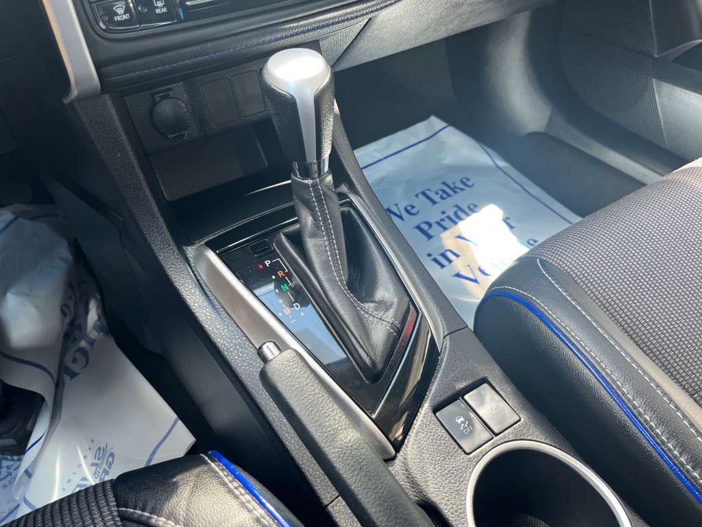 2017 Toyota Corolla Image 13