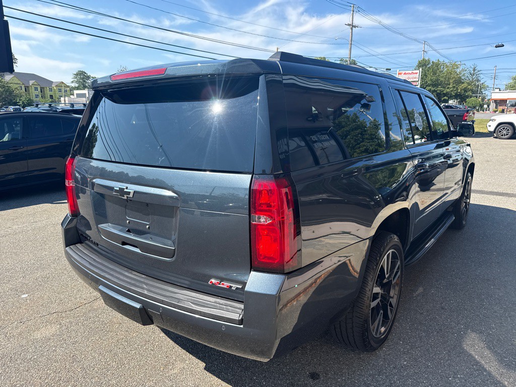 2019 Chevrolet Suburban Image 3