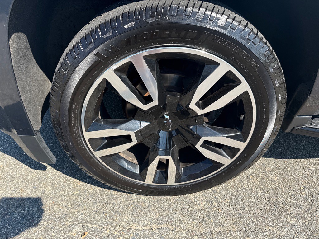 2019 Chevrolet Suburban Image 7