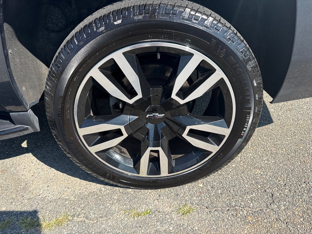 2019 Chevrolet Suburban Image 8