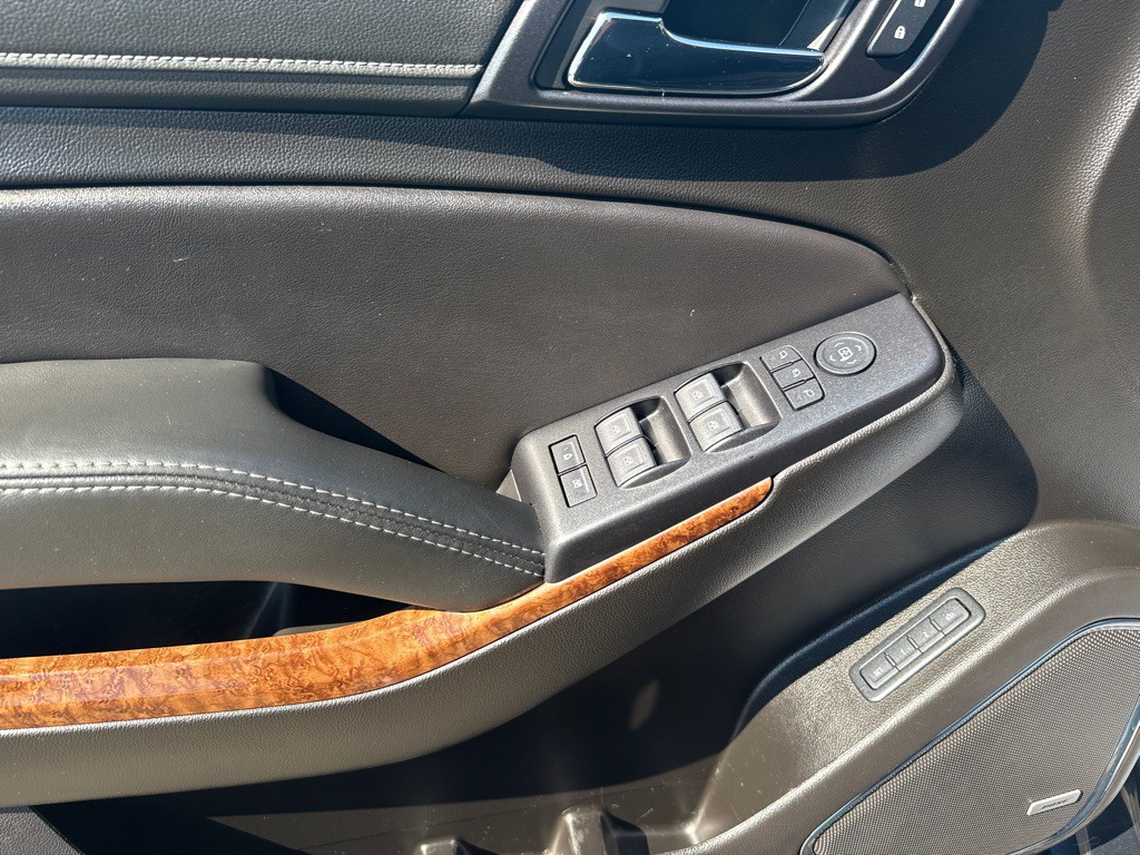 2019 Chevrolet Suburban Image 11