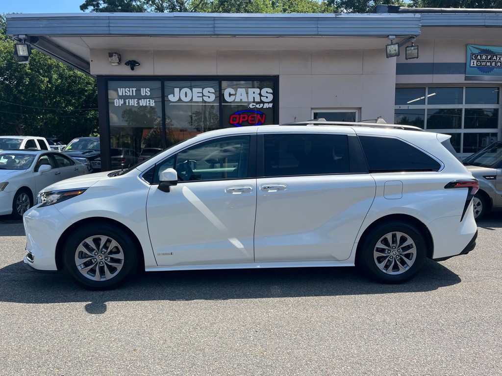 2021 Toyota Sienna Image 1
