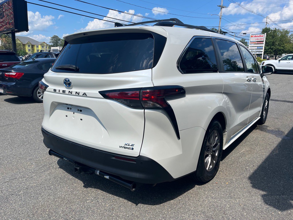 2021 Toyota Sienna Image 3