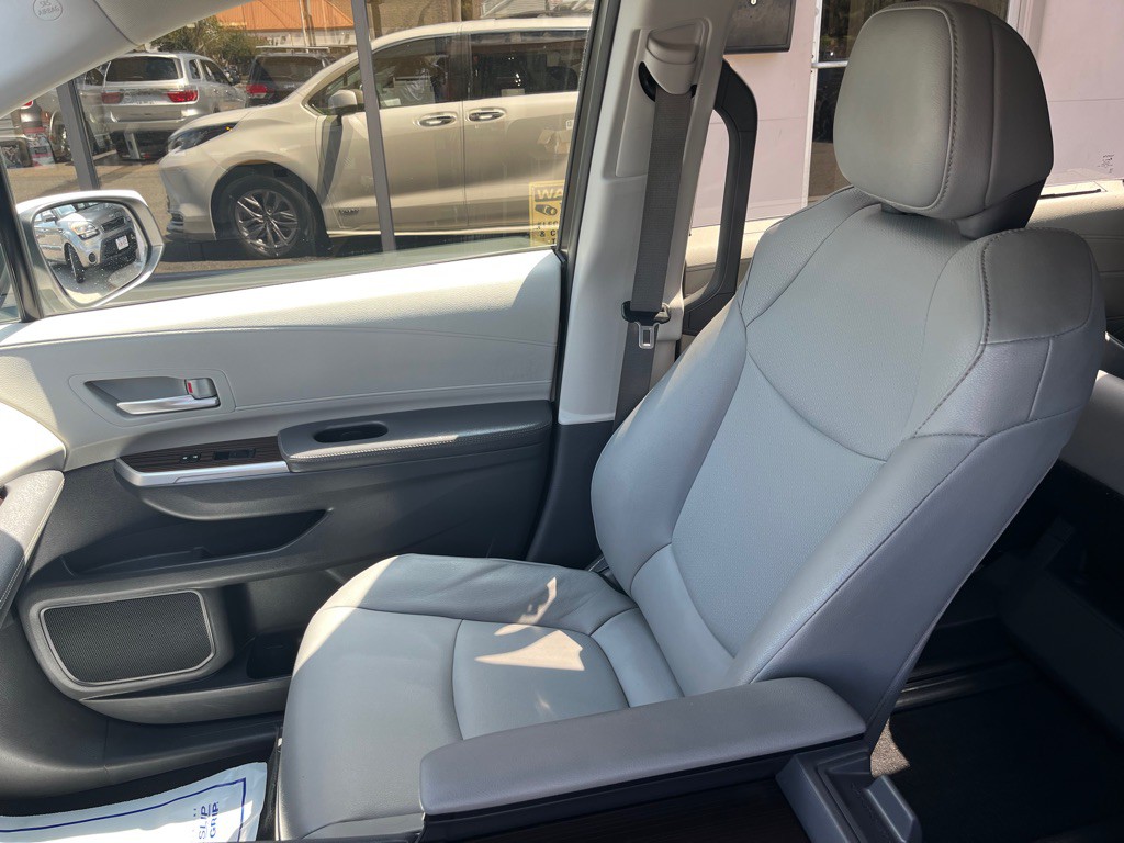 2021 Toyota Sienna Image 12