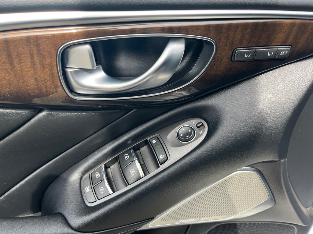 2017 INFINITI Q50 Image 10