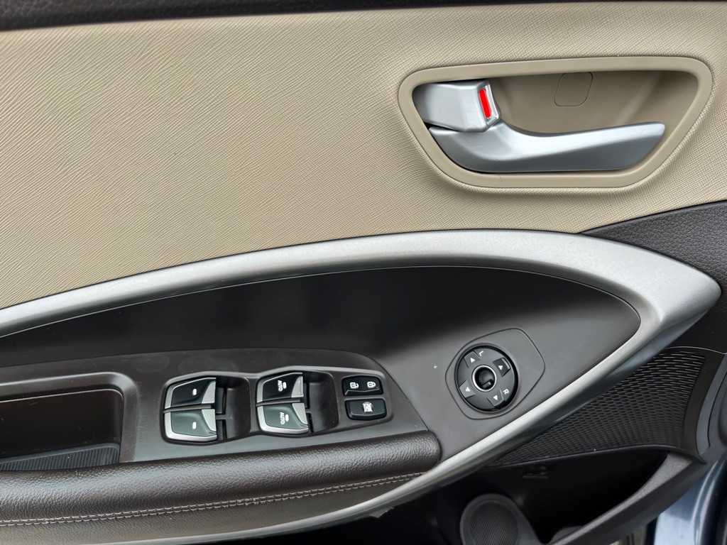 2015 Hyundai Santa Fe Image 10