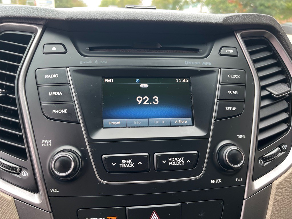 2015 Hyundai Santa Fe Image 16