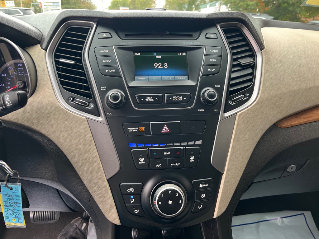 2015 Hyundai Santa Fe Image 17