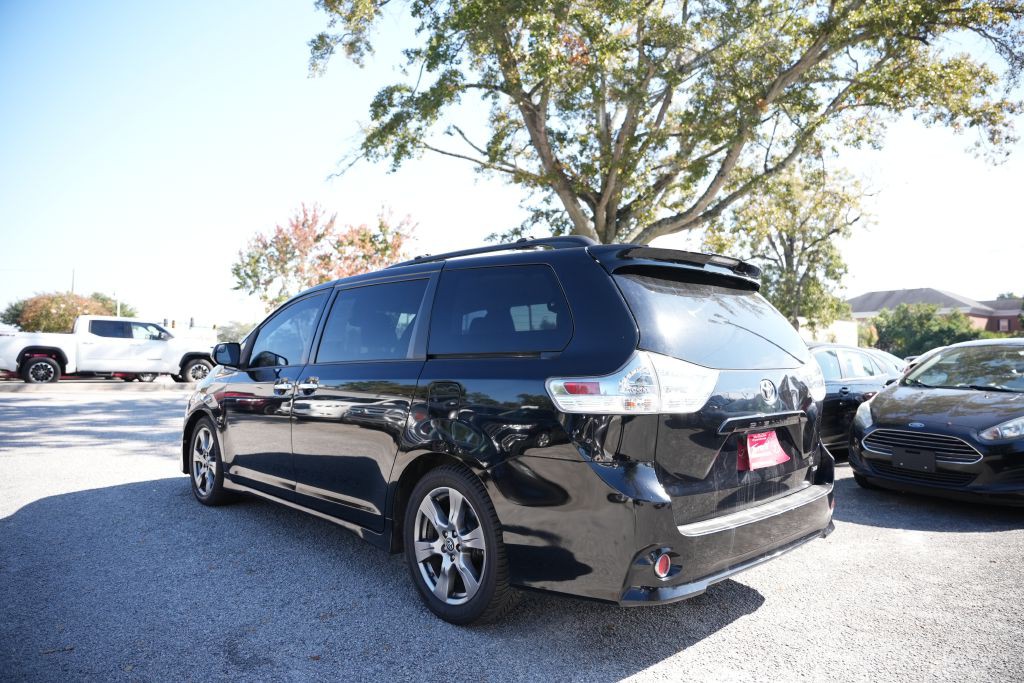 2018 Toyota Sienna Image 4