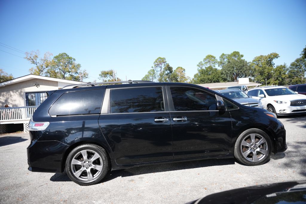 2018 Toyota Sienna Image 7