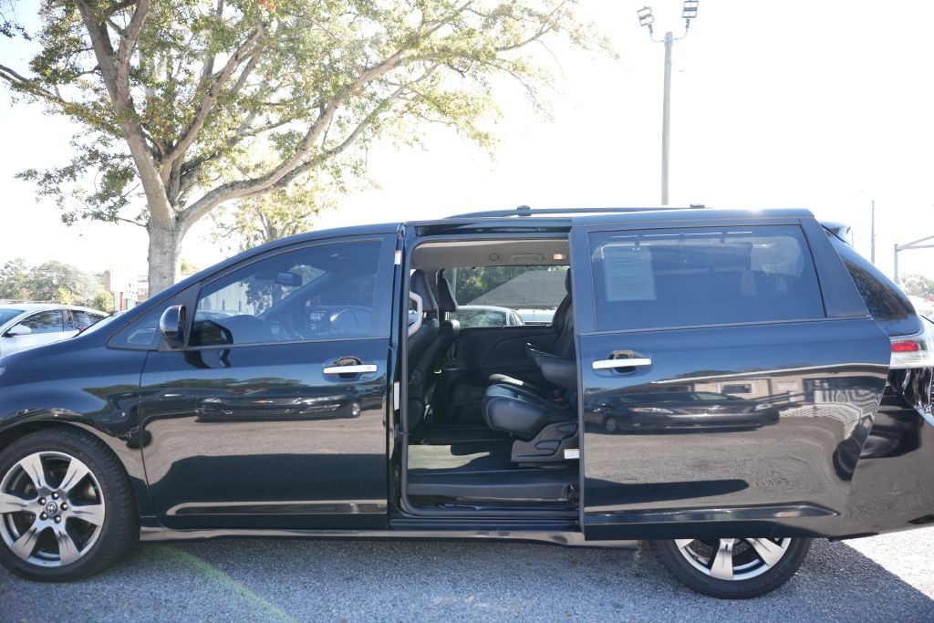 2018 Toyota Sienna Image 9