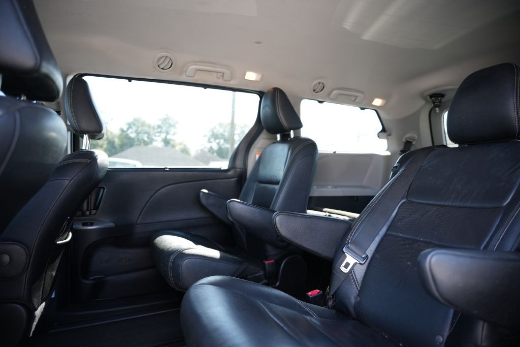 2018 Toyota Sienna Image 10