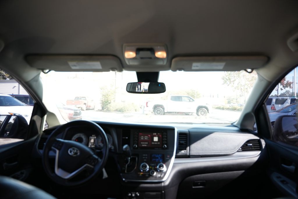 2018 Toyota Sienna Image 12
