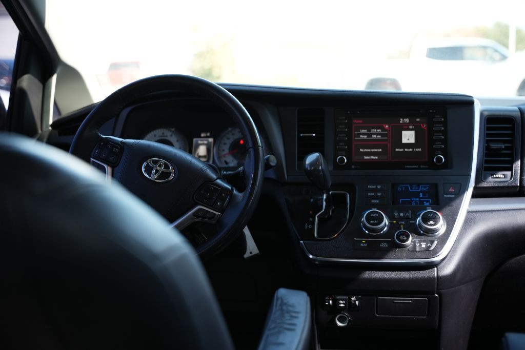 2018 Toyota Sienna Image 13