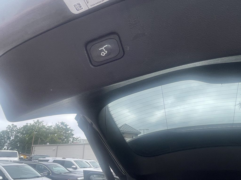 2020 Ford Edge Image 16