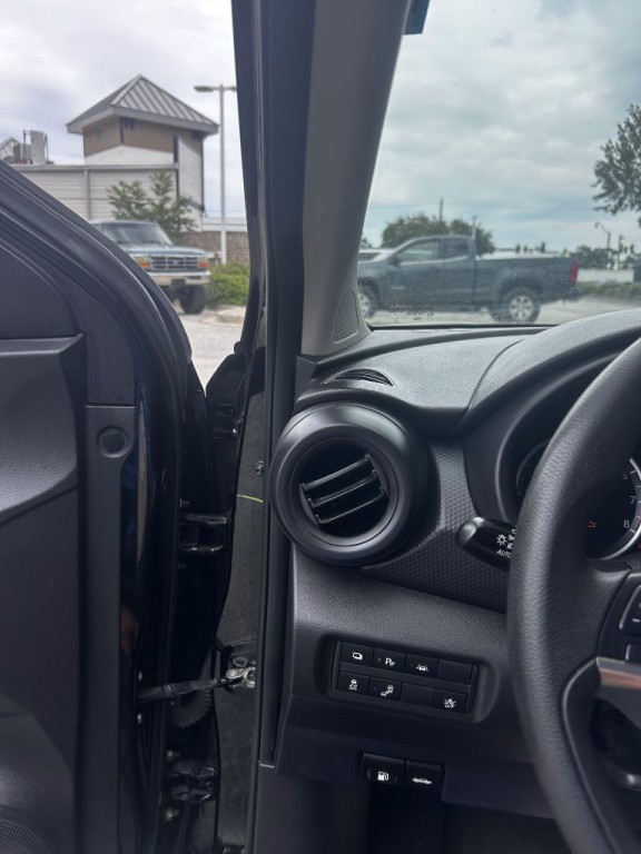 2022 Nissan Kicks Image 5
