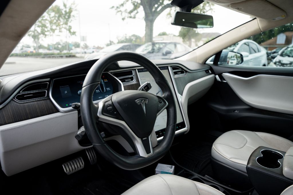 2013 Tesla Model S Image 11