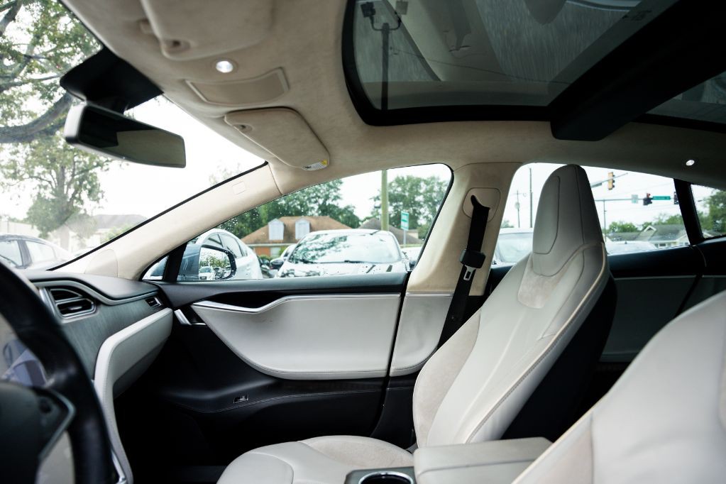 2013 Tesla Model S Image 12