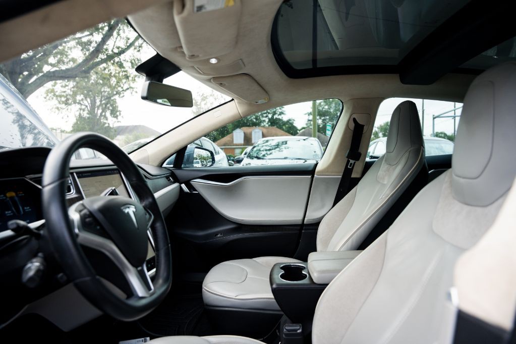 2013 Tesla Model S Image 15