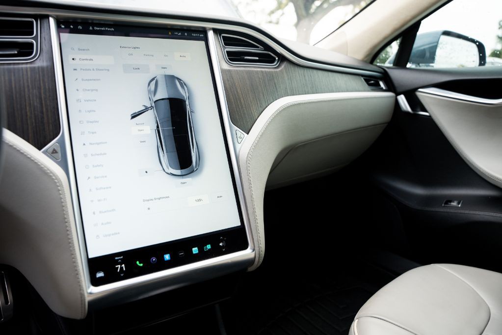 2013 Tesla Model S Image 16