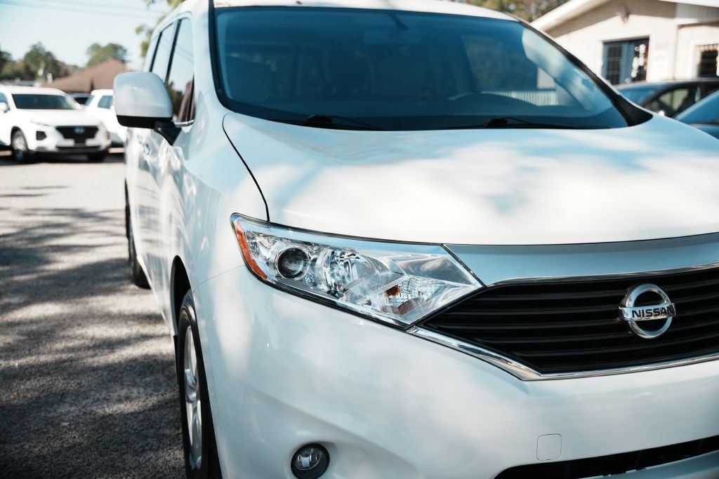 2015 Nissan Quest Image 9