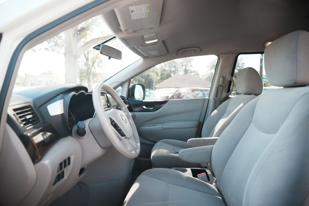 2015 Nissan Quest Image 10