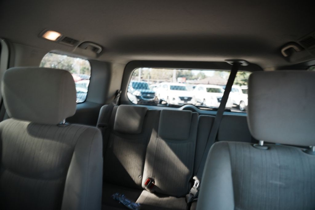 2015 Nissan Quest Image 12