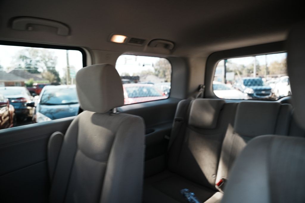2015 Nissan Quest Image 13