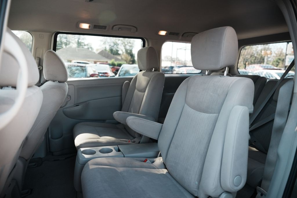 2015 Nissan Quest Image 17