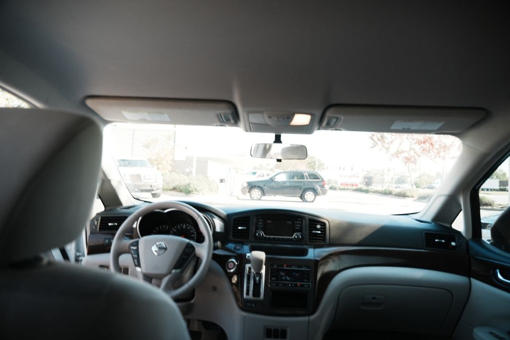 2015 Nissan Quest Image 18