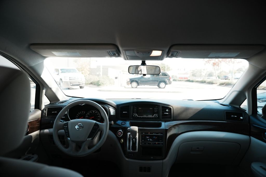 2015 Nissan Quest Image 19