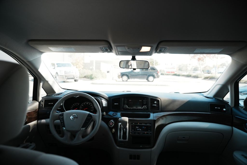 2015 Nissan Quest Image 20