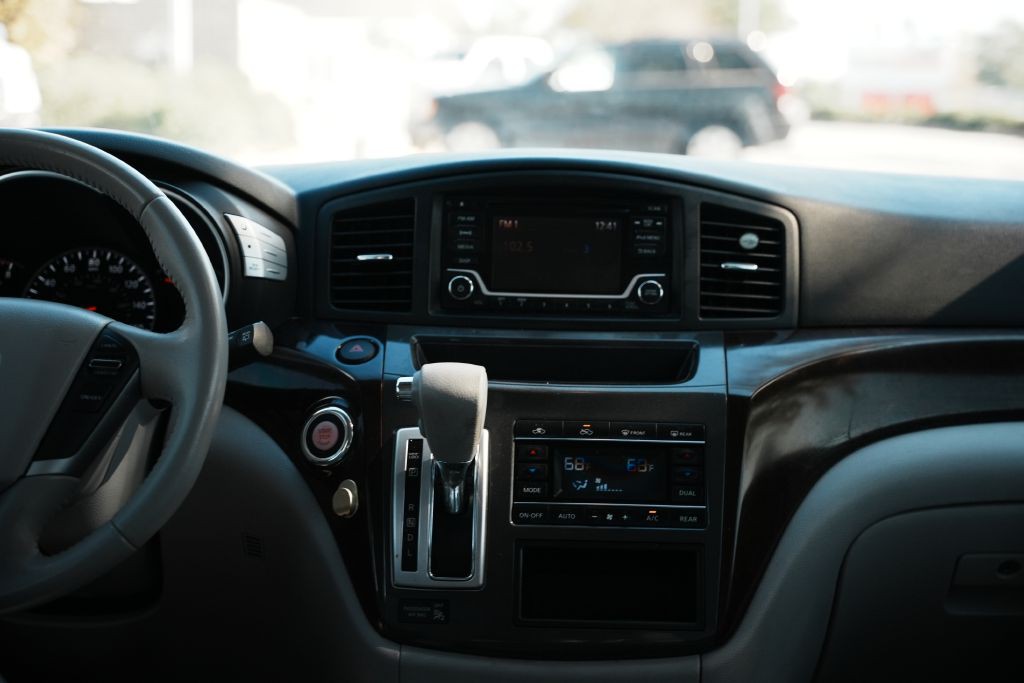 2015 Nissan Quest Image 21