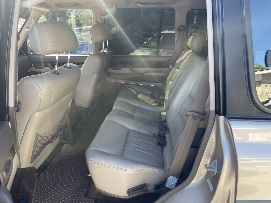 1997 Lexus LX Image 9