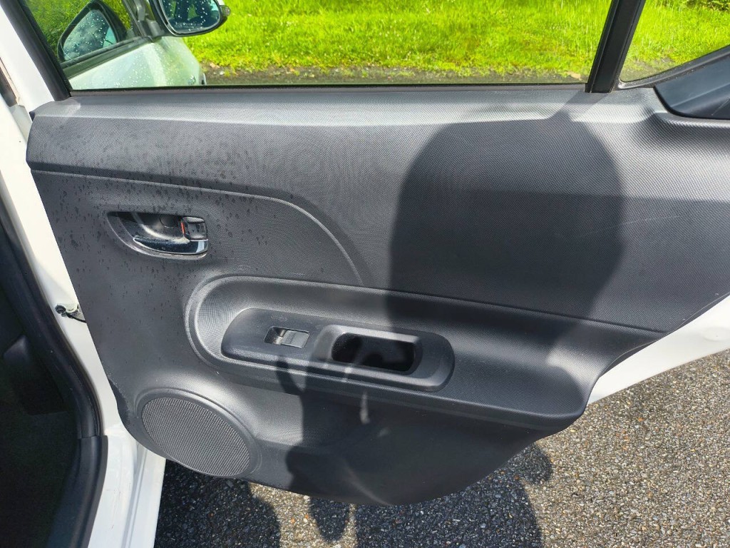 2016 Toyota Prius Image 26