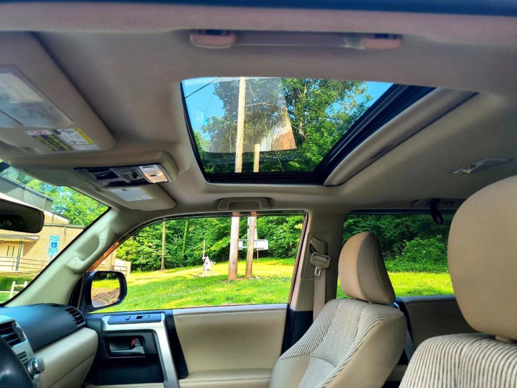 2011 Toyota 4Runner Image 10