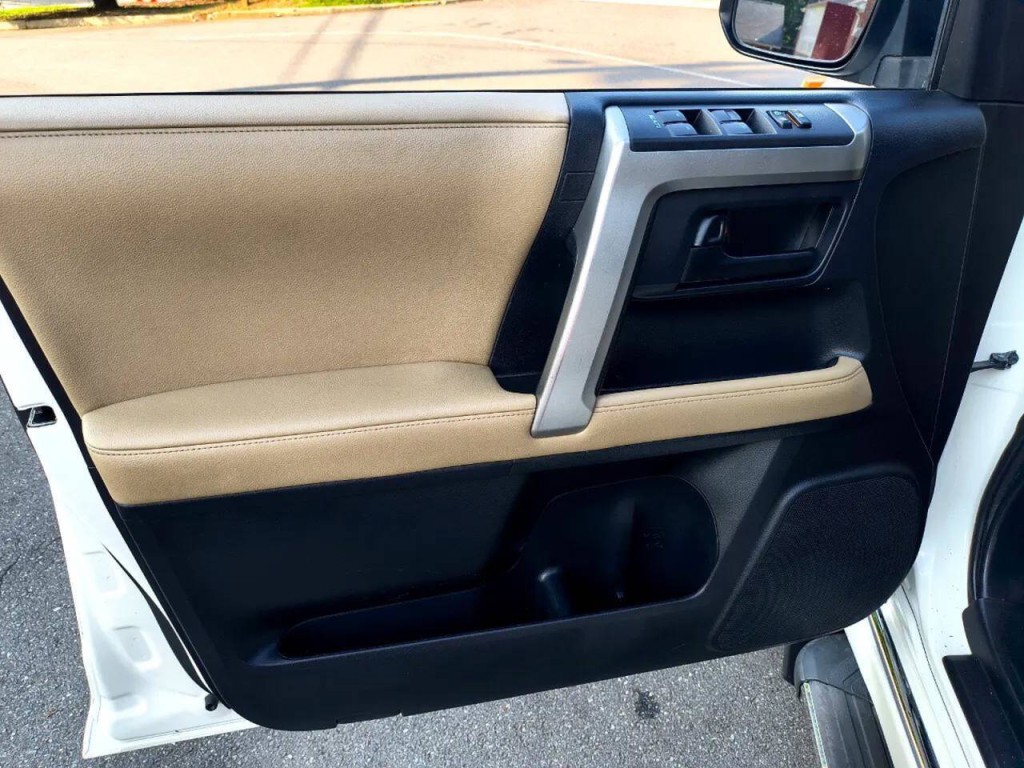 2011 Toyota 4Runner Image 11