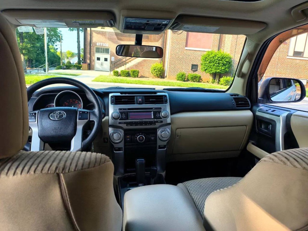 2011 Toyota 4Runner Image 23
