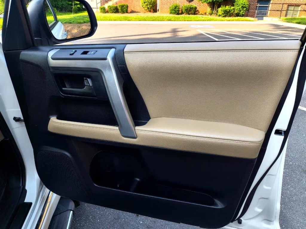 2011 Toyota 4Runner Image 28
