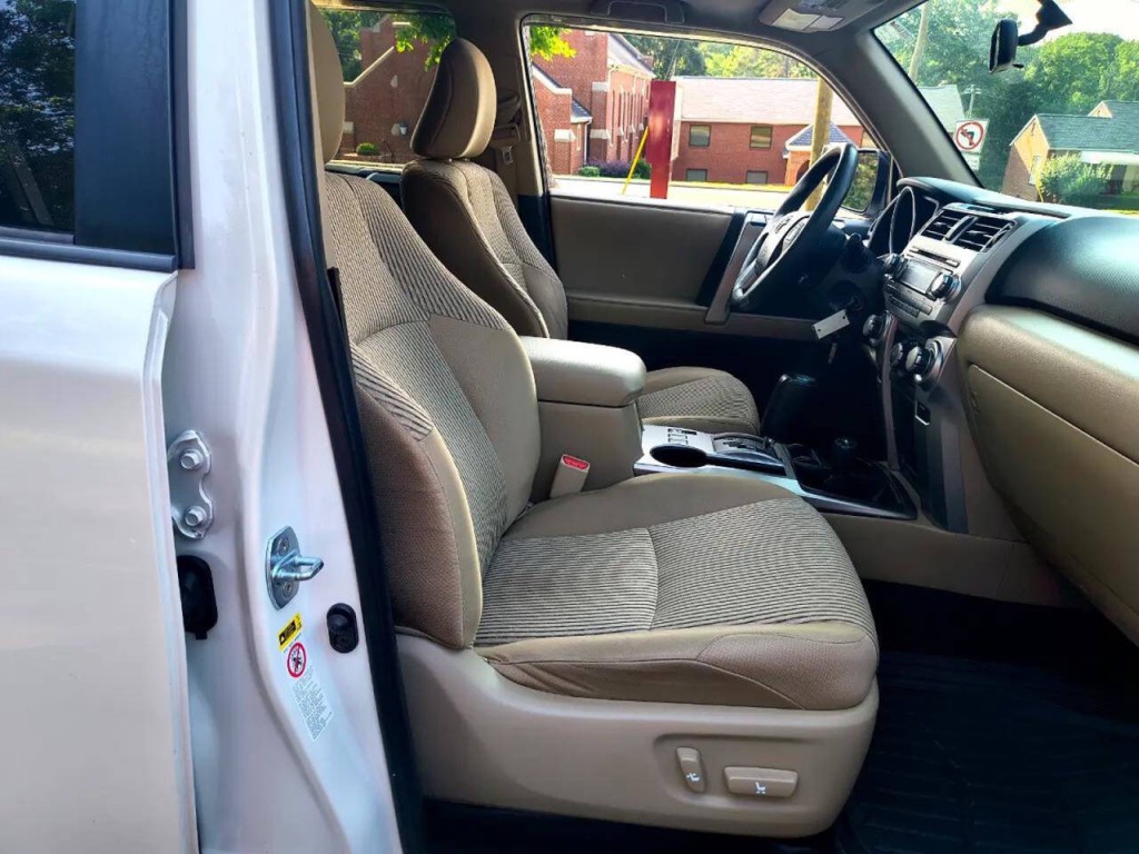 2011 Toyota 4Runner Image 29