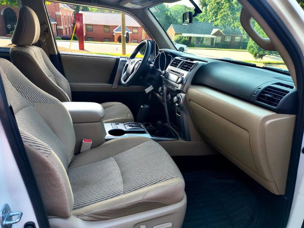 2011 Toyota 4Runner Image 30