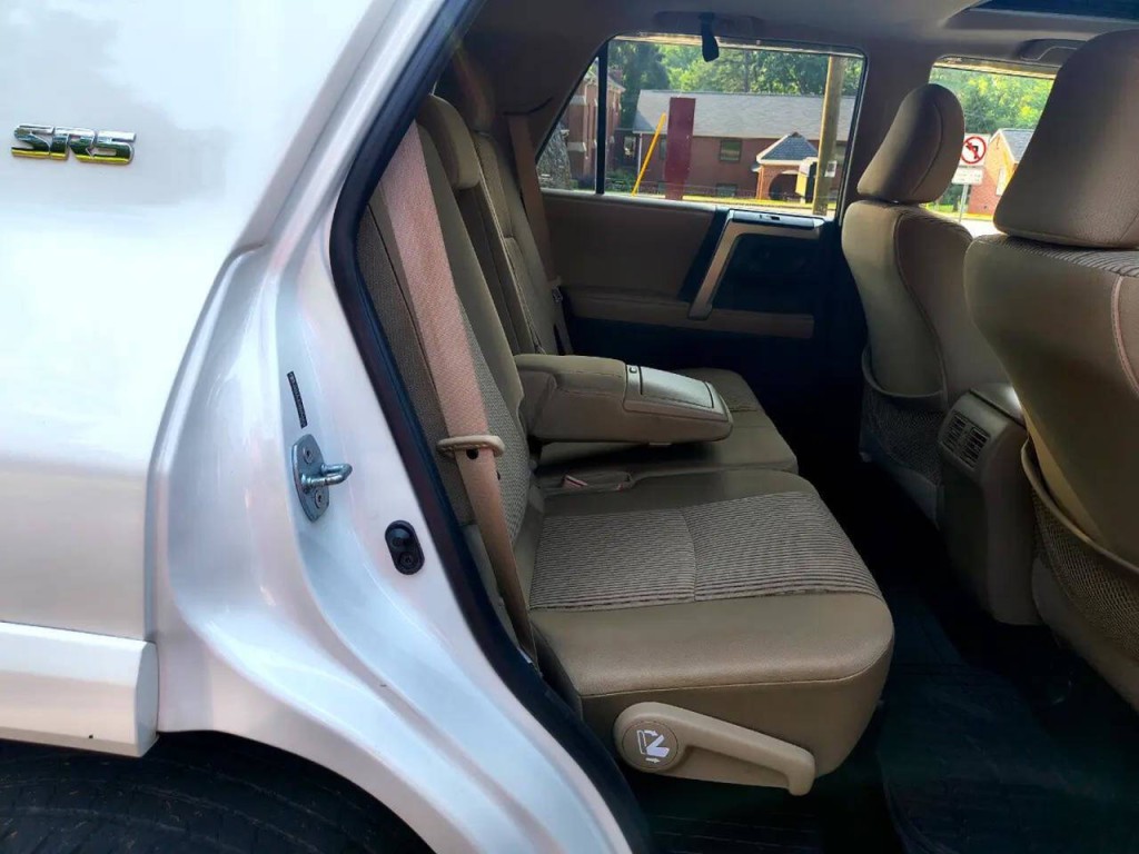 2011 Toyota 4Runner Image 32