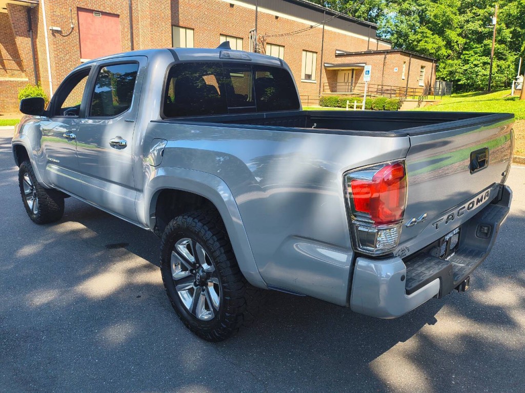 2018 Toyota Tacoma Image 5