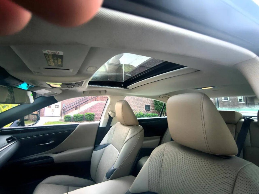 2020 Lexus ES 350 Image 10
