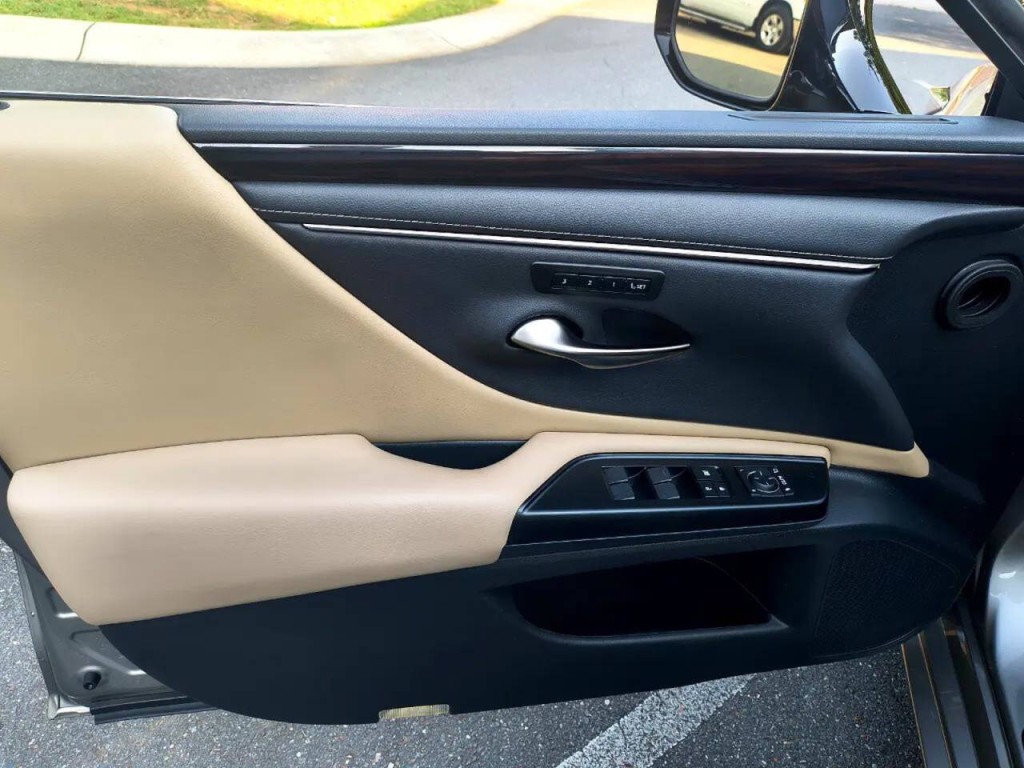 2020 Lexus ES 350 Image 11