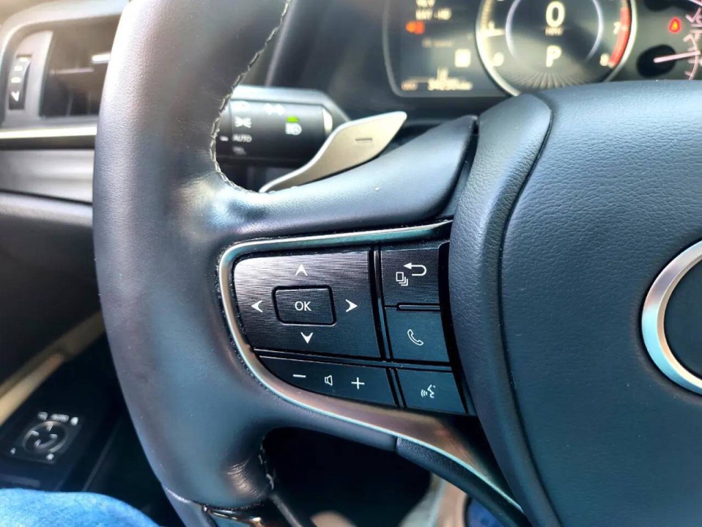 2020 Lexus ES 350 Image 16