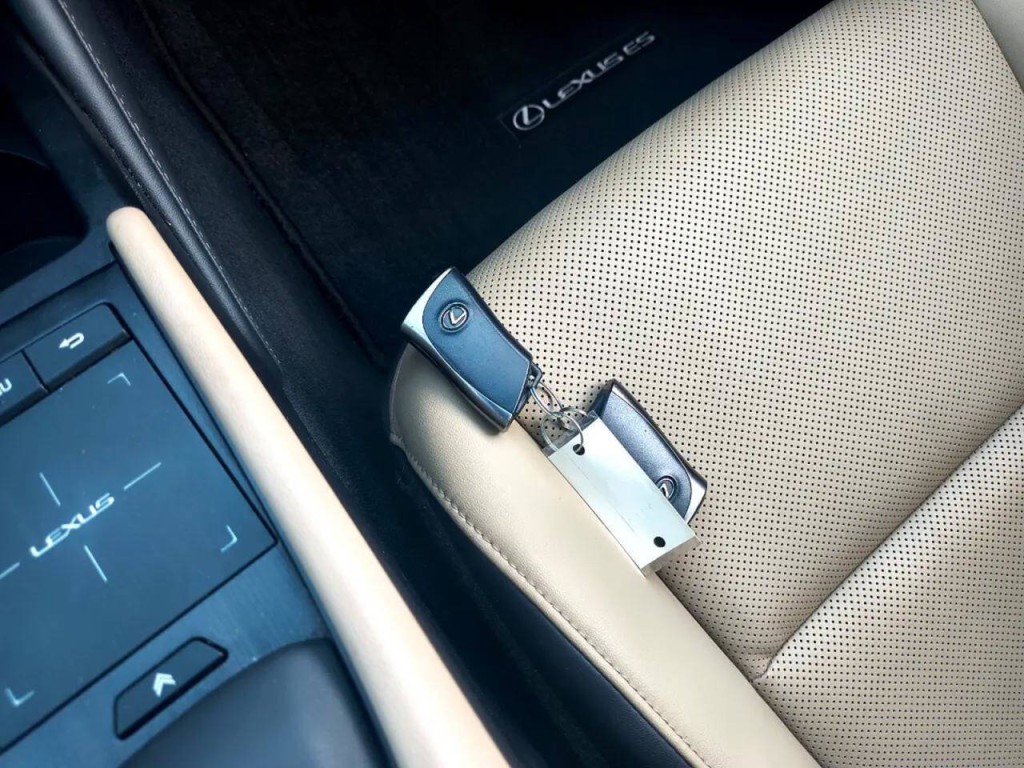 2020 Lexus ES 350 Image 27