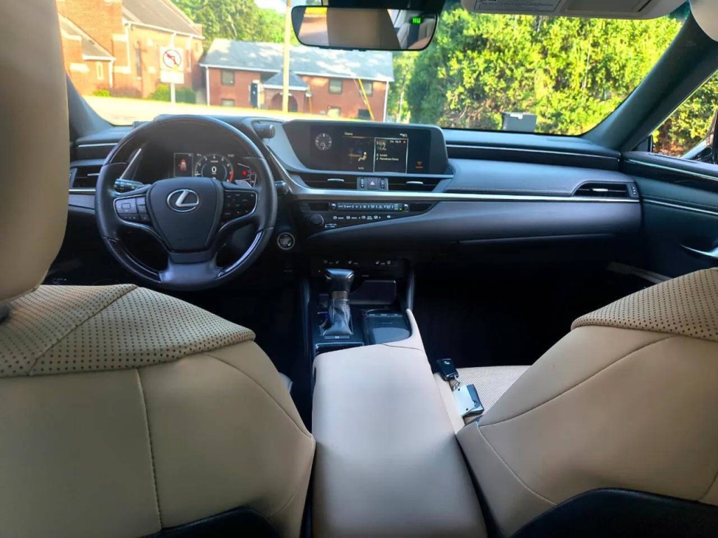2020 Lexus ES 350 Image 28