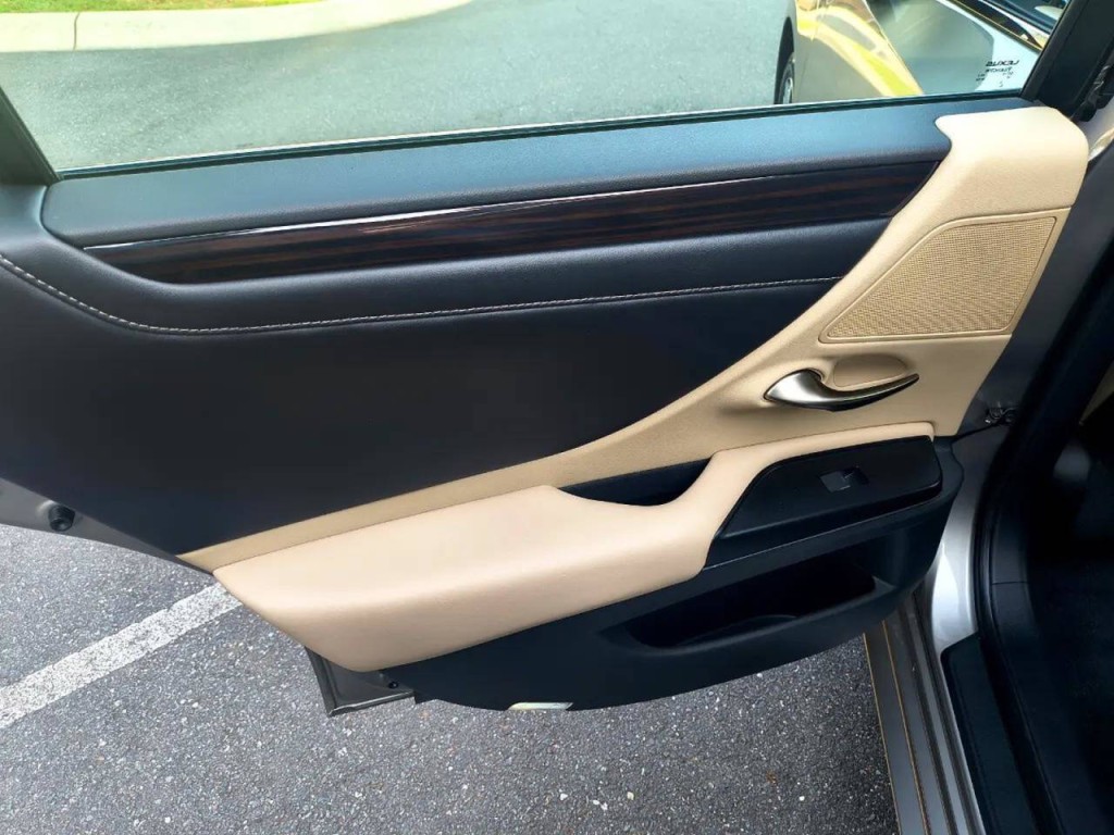 2020 Lexus ES 350 Image 30