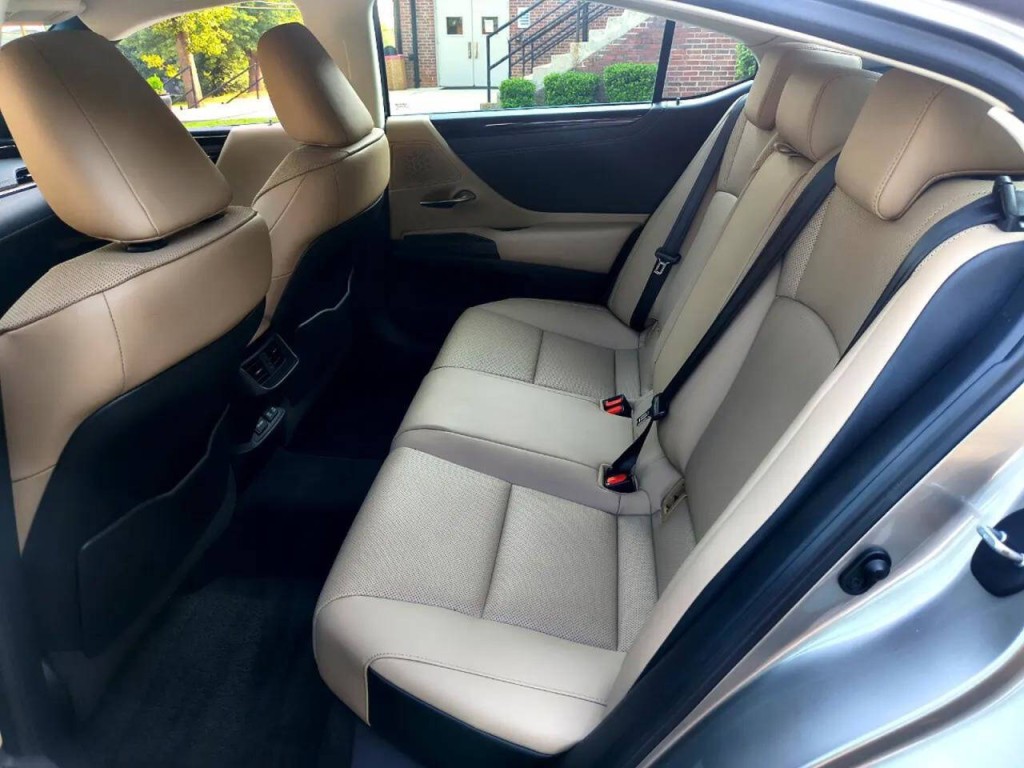 2020 Lexus ES 350 Image 31